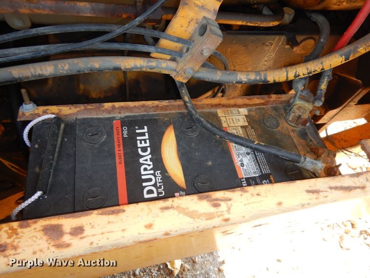 image for item DJ6822 1982 John Deere 570A  motor grader