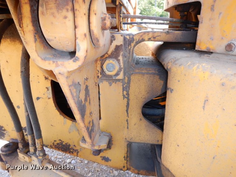 image for item DJ6822 1982 John Deere 570A  motor grader