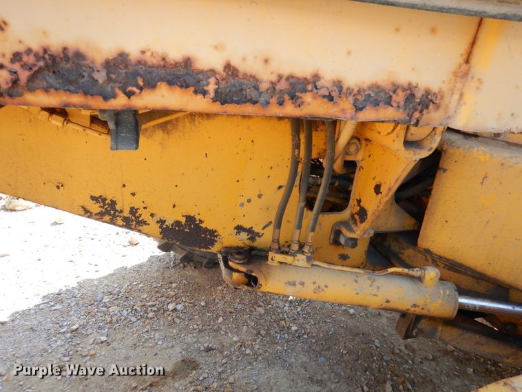 image for item DJ6822 1982 John Deere 570A  motor grader