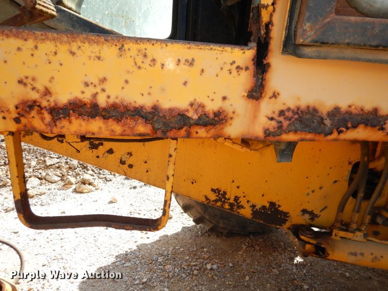 image for item DJ6822 1982 John Deere 570A  motor grader