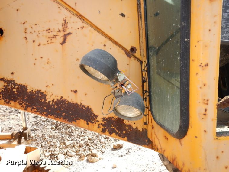 image for item DJ6822 1982 John Deere 570A  motor grader