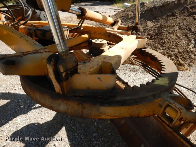 image for item DJ6822 1982 John Deere 570A  motor grader