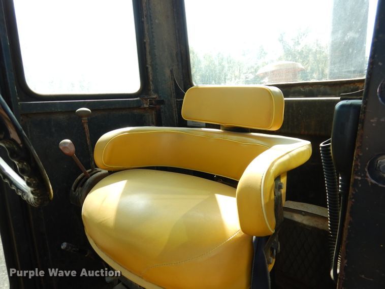 image for item DJ6822 1982 John Deere 570A  motor grader