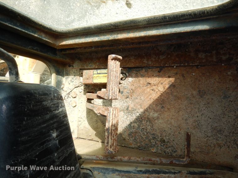 image for item DJ6822 1982 John Deere 570A  motor grader