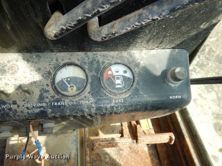 image for item DJ6822 1982 John Deere 570A  motor grader