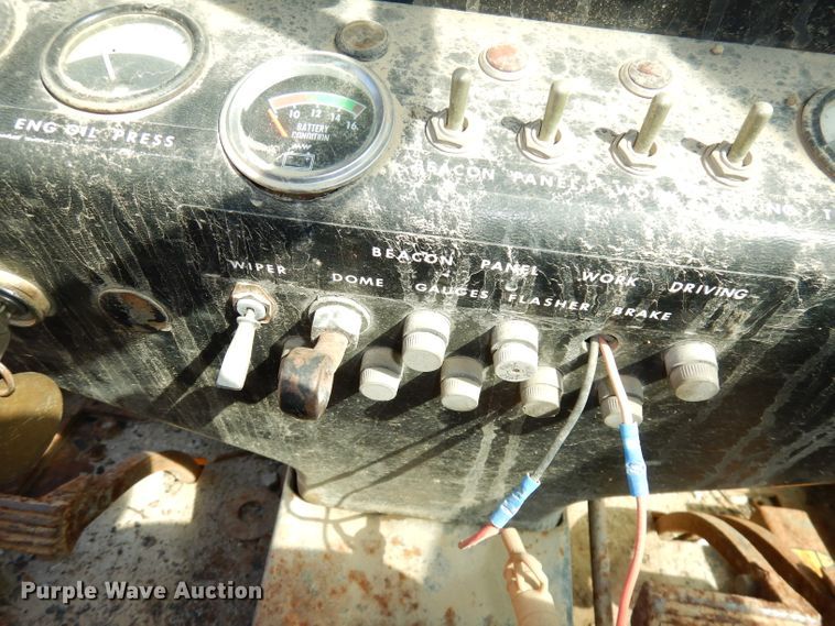 image for item DJ6822 1982 John Deere 570A  motor grader