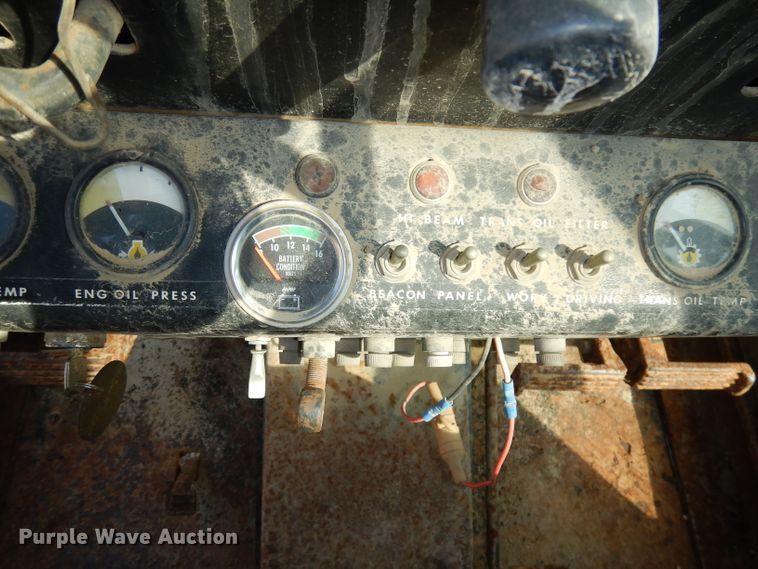 image for item DJ6822 1982 John Deere 570A  motor grader