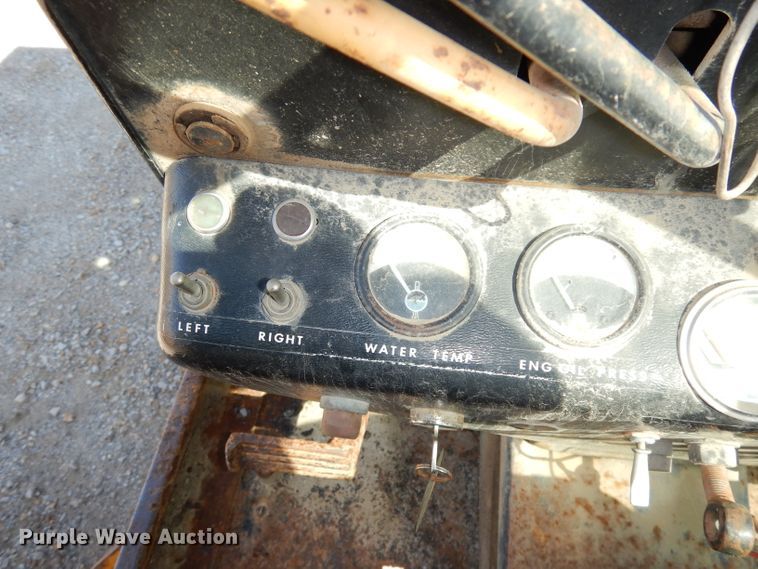 image for item DJ6822 1982 John Deere 570A  motor grader