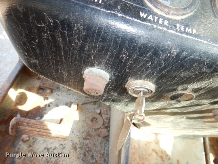 image for item DJ6822 1982 John Deere 570A  motor grader