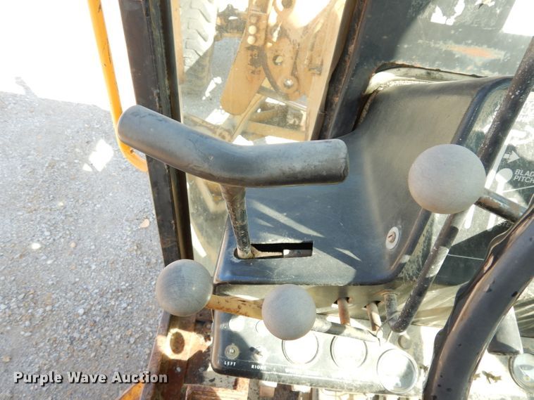 image for item DJ6822 1982 John Deere 570A  motor grader