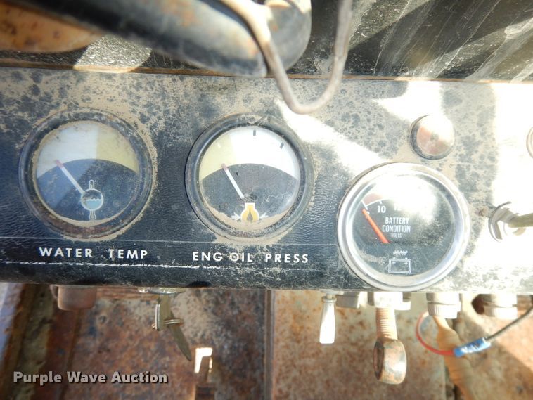 image for item DJ6822 1982 John Deere 570A  motor grader