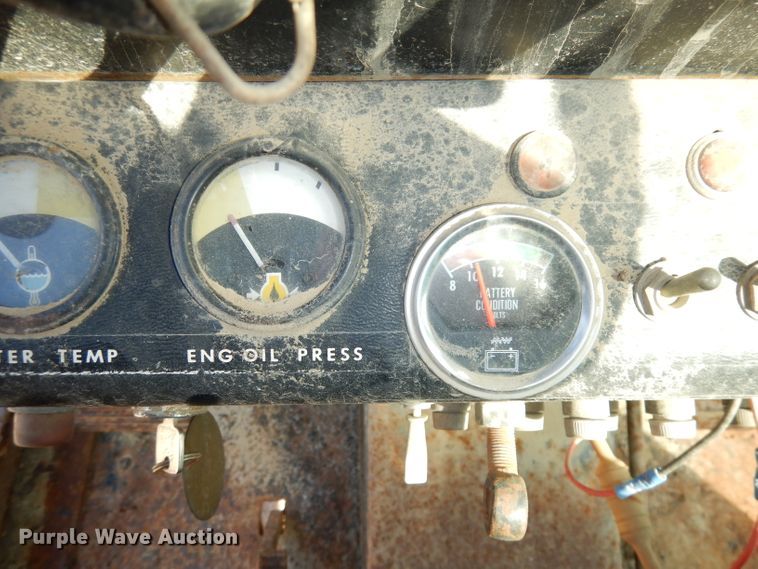 image for item DJ6822 1982 John Deere 570A  motor grader