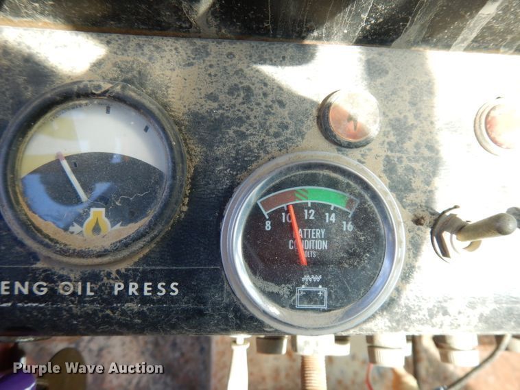 image for item DJ6822 1982 John Deere 570A  motor grader