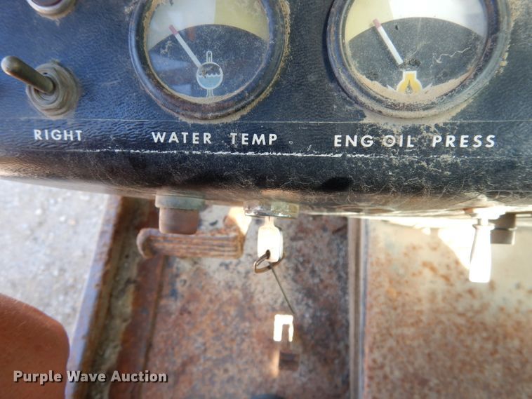 image for item DJ6822 1982 John Deere 570A  motor grader