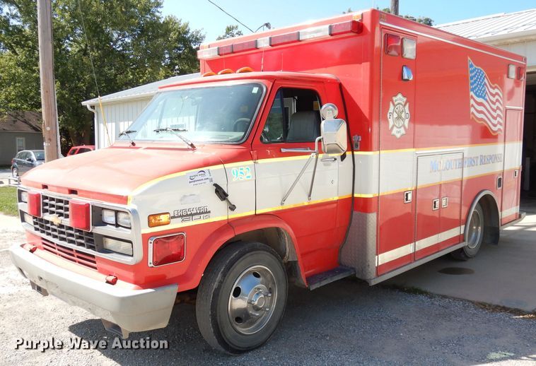 image for item DJ6823 1996 Chevrolet P30HD  ambulance