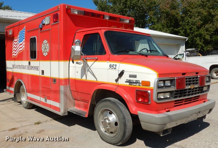 image for item DJ6823 1996 Chevrolet P30HD  ambulance