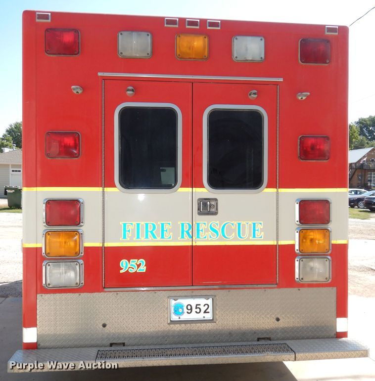 image for item DJ6823 1996 Chevrolet P30HD  ambulance