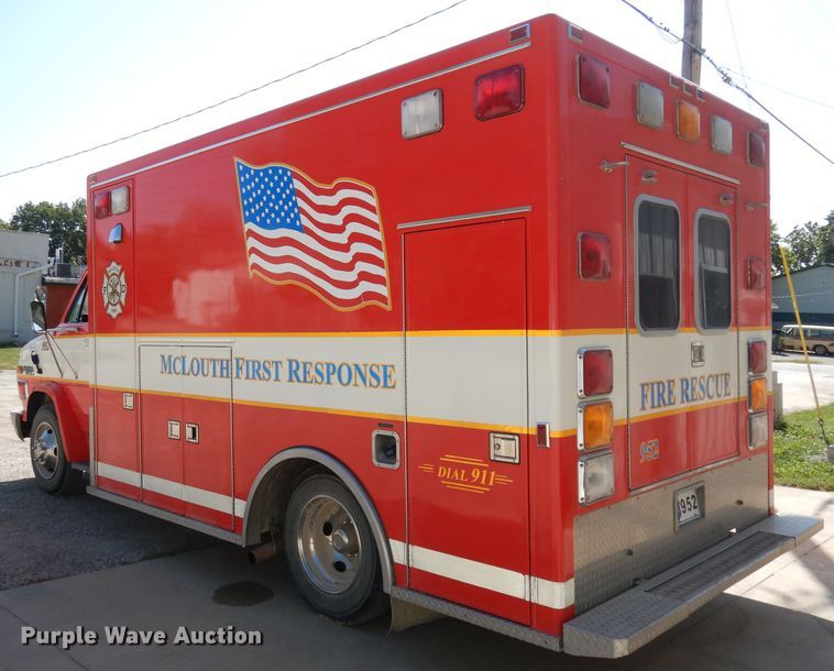 image for item DJ6823 1996 Chevrolet P30HD  ambulance