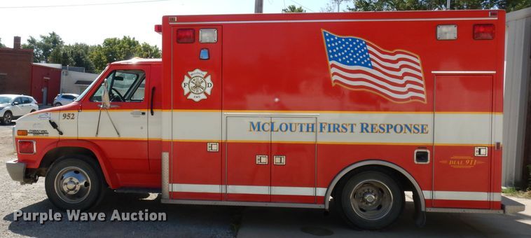 image for item DJ6823 1996 Chevrolet P30HD  ambulance