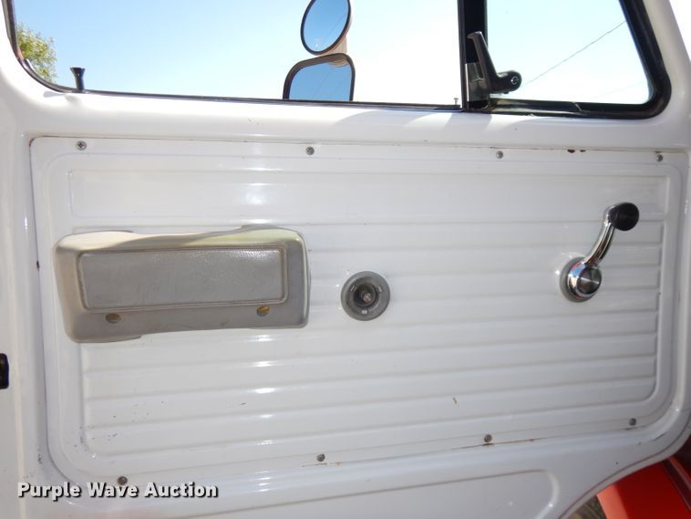 image for item DJ6823 1996 Chevrolet P30HD  ambulance