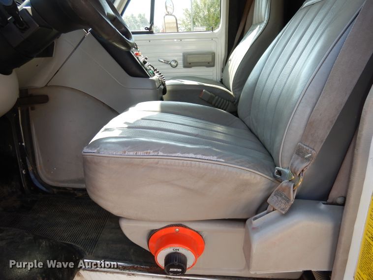 image for item DJ6823 1996 Chevrolet P30HD  ambulance