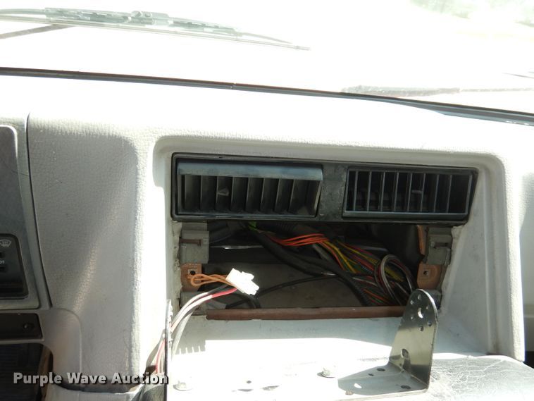 image for item DJ6823 1996 Chevrolet P30HD  ambulance