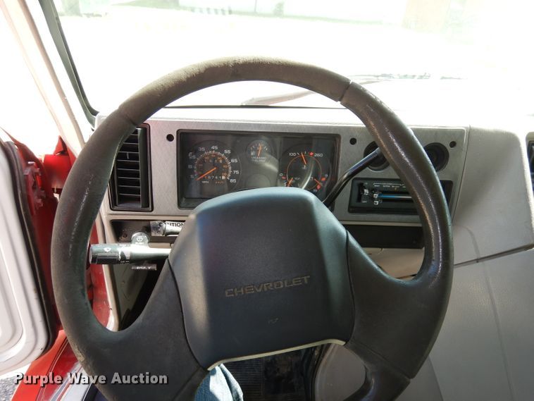 image for item DJ6823 1996 Chevrolet P30HD  ambulance