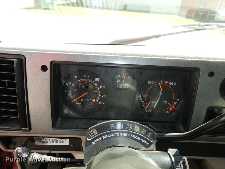 image for item DJ6823 1996 Chevrolet P30HD  ambulance