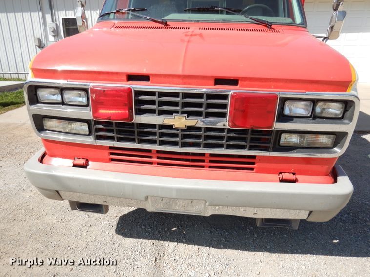 image for item DJ6823 1996 Chevrolet P30HD  ambulance