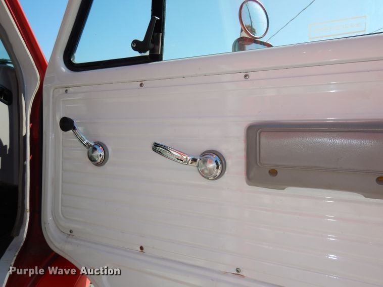 image for item DJ6823 1996 Chevrolet P30HD  ambulance