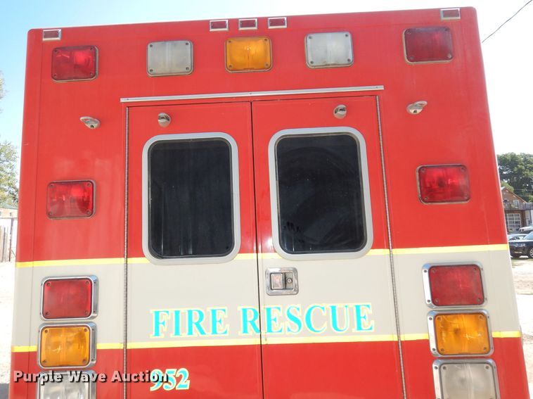 image for item DJ6823 1996 Chevrolet P30HD  ambulance