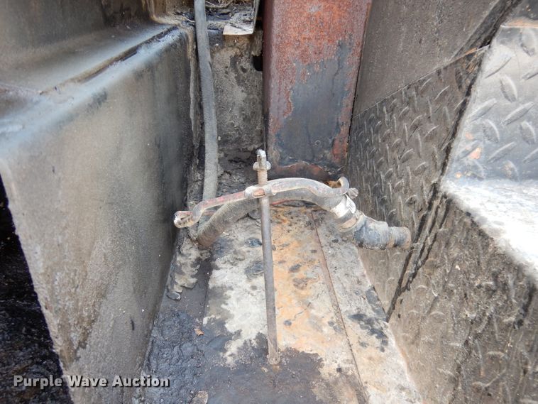 image for item DJ6824 1967 Chevrolet 60  oil distributor truck