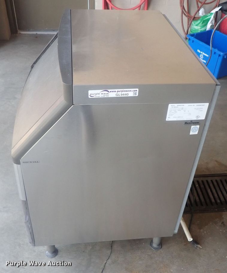 image for item GL9440 Manitowoc ice maker
