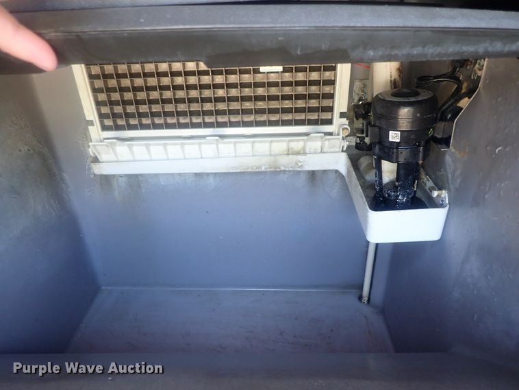 image for item GL9440 Manitowoc ice maker