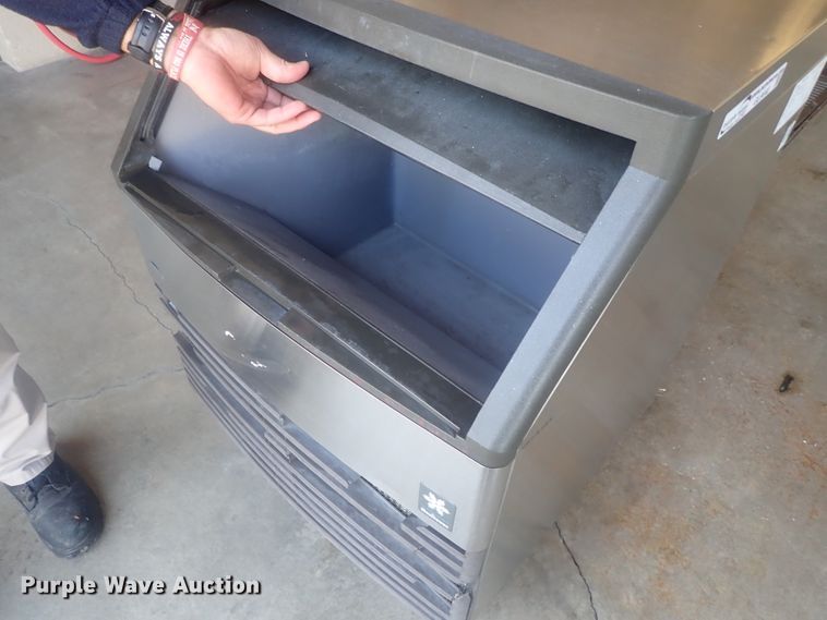 image for item GL9440 Manitowoc ice maker