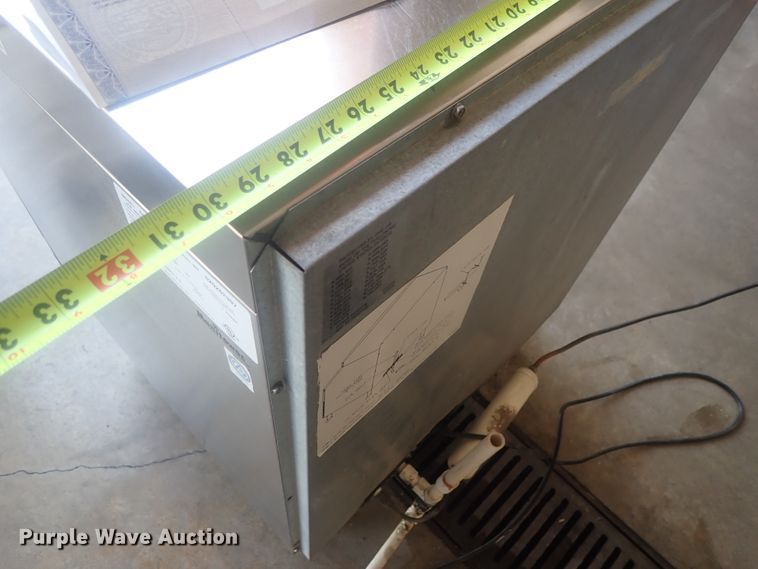 image for item GL9440 Manitowoc ice maker