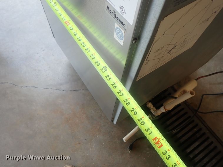 image for item GL9440 Manitowoc ice maker