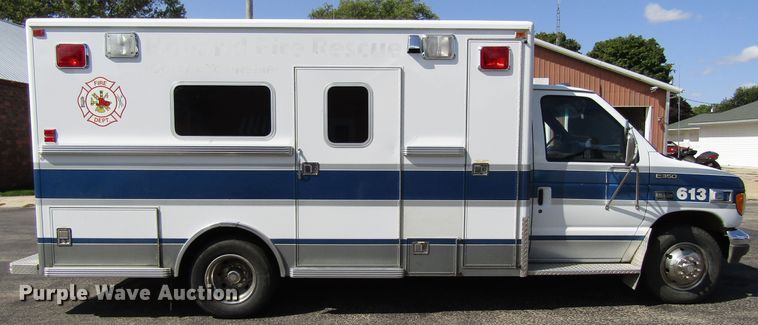 image for item GQ9152 1992 Ford Econoline E350  ambulance