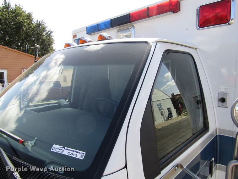 image for item GQ9152 1992 Ford Econoline E350  ambulance