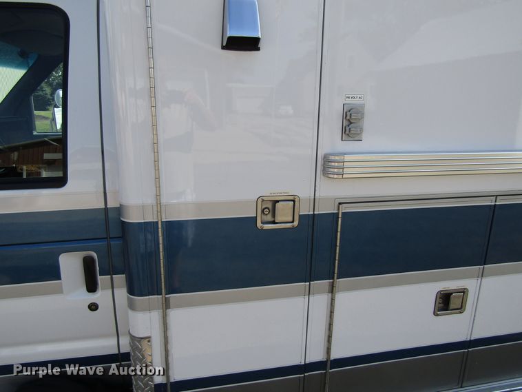 image for item GQ9152 1992 Ford Econoline E350  ambulance