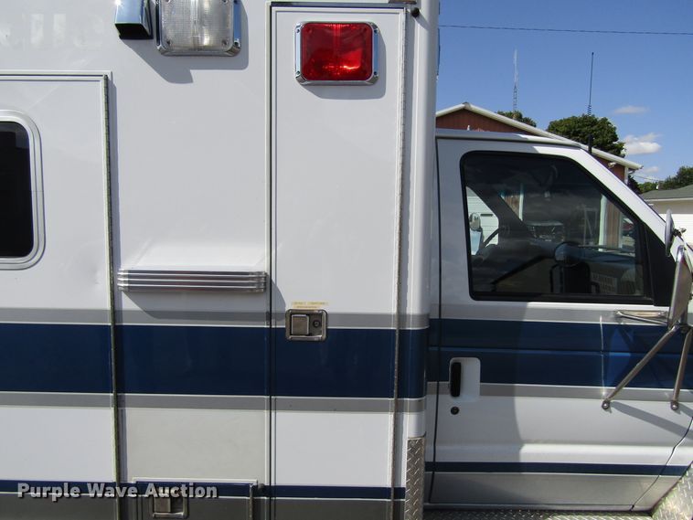 image for item GQ9152 1992 Ford Econoline E350  ambulance