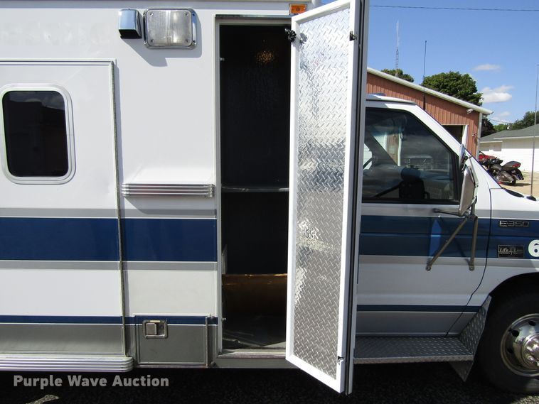 image for item GQ9152 1992 Ford Econoline E350  ambulance