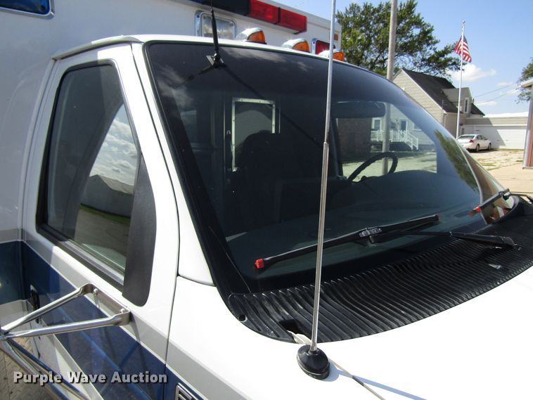 image for item GQ9152 1992 Ford Econoline E350  ambulance