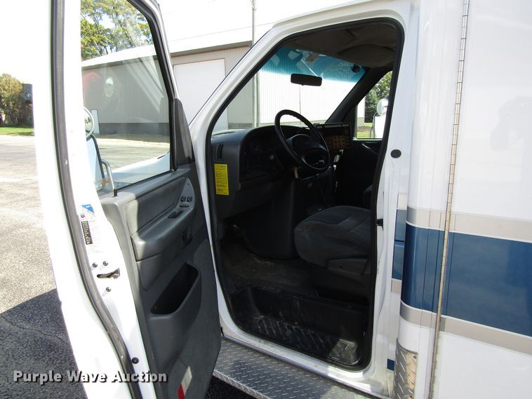 image for item GQ9152 1992 Ford Econoline E350  ambulance