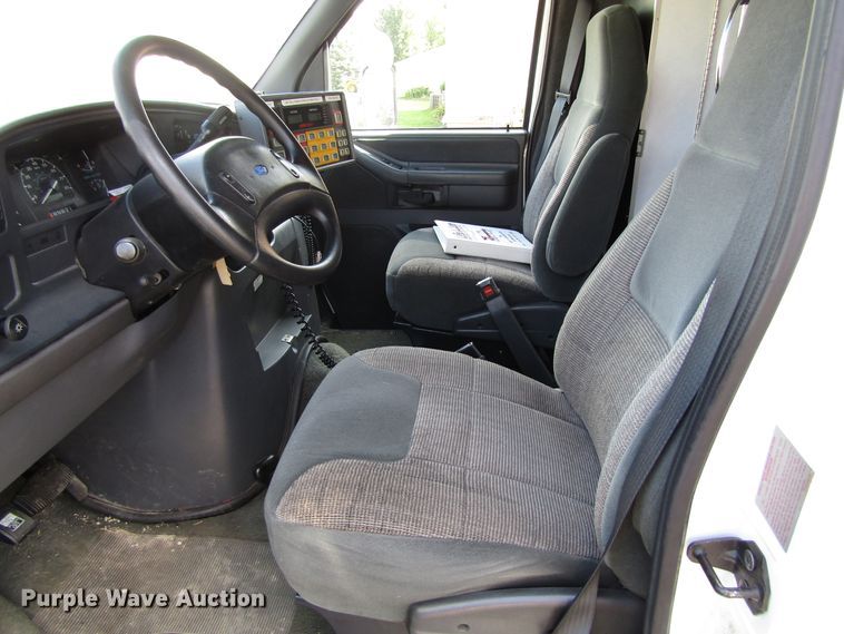 image for item GQ9152 1992 Ford Econoline E350  ambulance