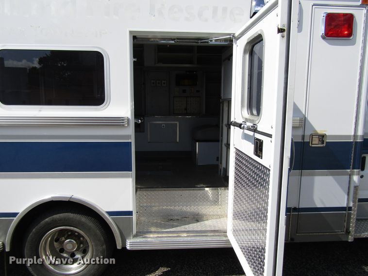 image for item GQ9152 1992 Ford Econoline E350  ambulance