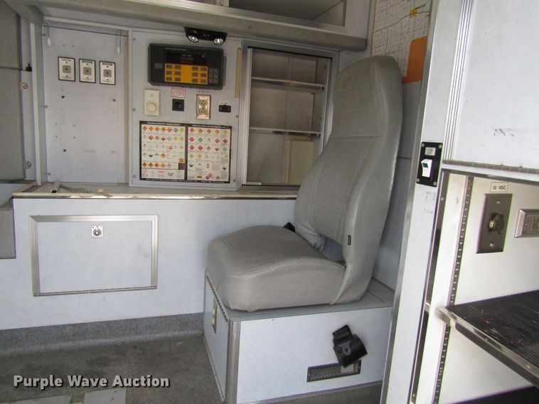 image for item GQ9152 1992 Ford Econoline E350  ambulance