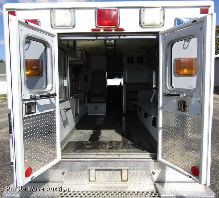 image for item GQ9152 1992 Ford Econoline E350  ambulance