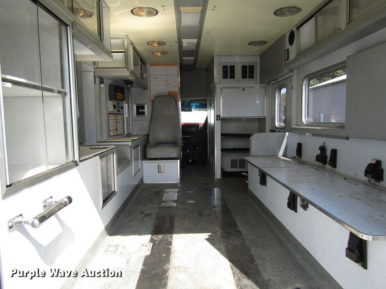 image for item GQ9152 1992 Ford Econoline E350  ambulance