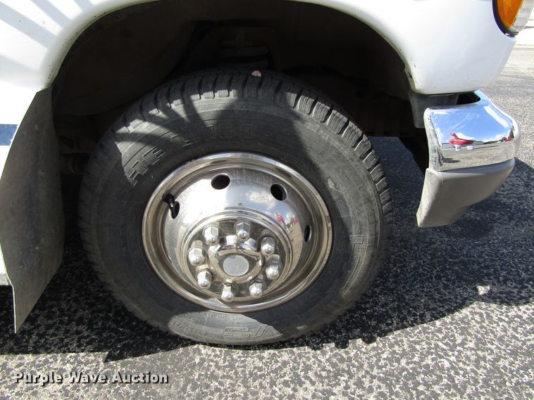 image for item GQ9152 1992 Ford Econoline E350  ambulance